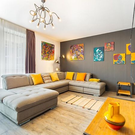 Art Gallery Apartment In Silver Mountain 포이아나브라소프 외부 사진