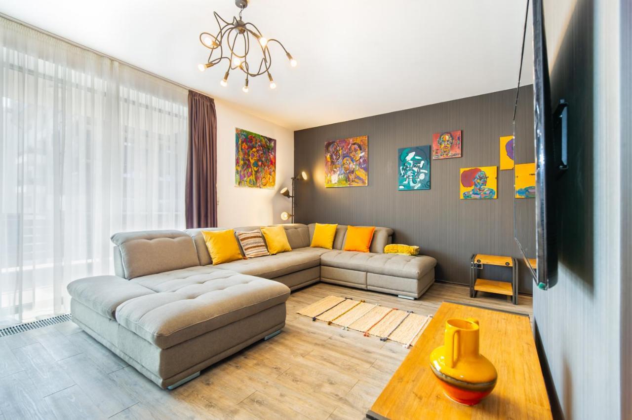 Art Gallery Apartment In Silver Mountain 포이아나브라소프 외부 사진